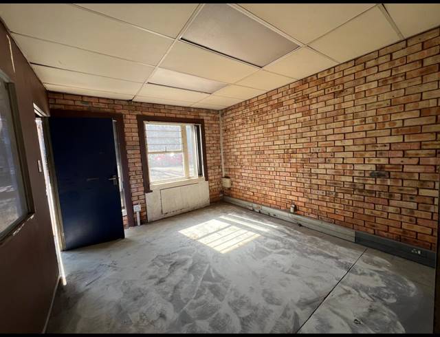 320M² WAREHOUSE TO LET IN LASER PARK